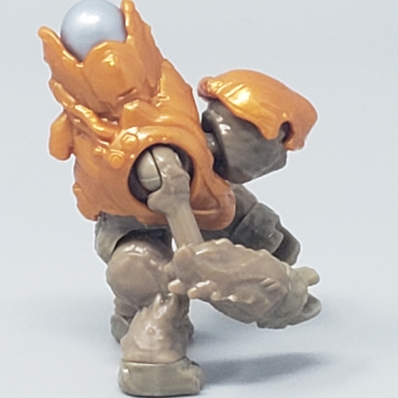 Mega Construx Halo Metallic Orange Grunt Mini-Action Figure - Picture 2 of 8